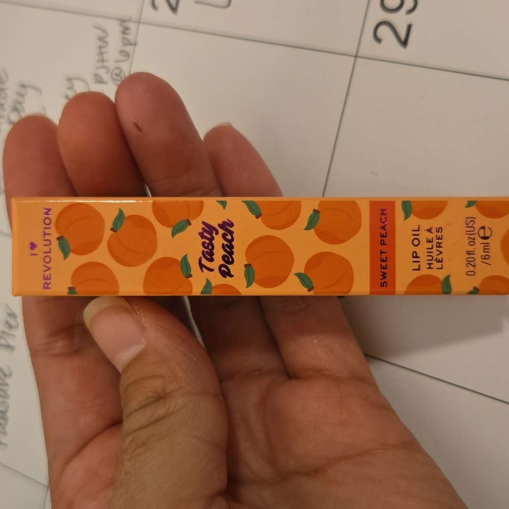 I 💗 Revolution Tasty Peach Lip Oil